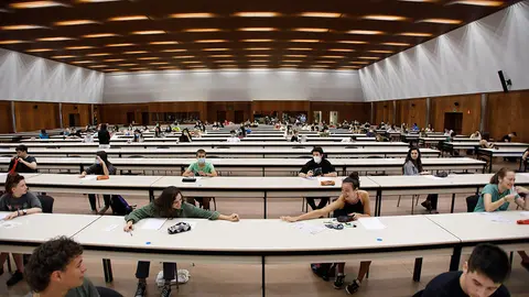 El polideportivos y el edificio El Sario de la Universidad Pública de Navarra (UPNA) acoge los exámenes de la EvAU de 2020. FOTO UPNA (28)