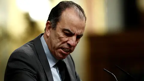 El diputado de Navarra Suma Carlos García Adanero durante su intervención este miércoles en la sesión de control al Gobierno en el Congreso de los Diputados. En Madrid, (España), a 22 de abril de 2020.

El diputado de Navarra Suma Carlos García Adanero durante su intervención este miércoles en la sesión de control al Gobierno en el Congreso de los Diputados. En Madrid, (España), a 22 de abril de 2020.

  (Foto de ARCHIVO)

22/4/2020