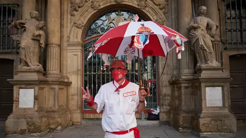 Ambiente por las calles de Pamplona durante la tarde del 6 de julio de 2020. PABLO LASAOSA