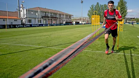 Primer entrenamiento de la plantilla de Osasuna para la temporada 20-21 en Tajonar con ejercicios individuales por la Covid-19. OSASUNA (3)