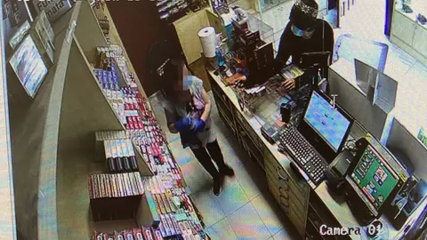 Atraco en un estanco de Lodosa por parte de un hombre armado con una gran navaja. GUARDIA CIVIL