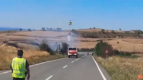Un incendio en Viana provoca que se tenga que cortar la carretera NA-1110 GUARDIA CIVIL