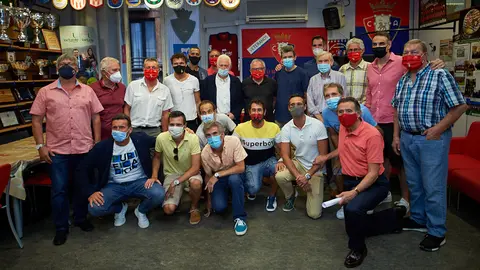 La A. D. Osasuna Veteranos efectúa un acto en su sede de la Plaza del Castillo en el que impondrán la insignia de oro y nombrarán socio honorífico a Juan Carlos Unzué. MIGUEL OSÉS