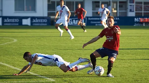 Osasuna se enfrenta al Eibar en un amistoso en Tajonar. PABLO LASAOSA