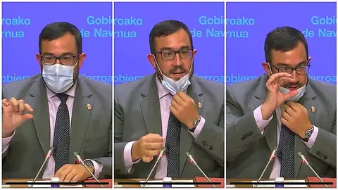 Javier Remírez explica cómo se toma un café o una caña en un bar con mascarilla.