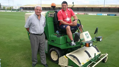 Cándido Sánchez junto a su hijo Javier en Tajonar. Navarra.com