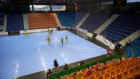 Partido entre Osasuna Magna y Jaén jugado en el Pabellón Anaitasuna a puerta cerrada tras las nuevas restricciones por el coronavirus. MIGUEL OSÉS
