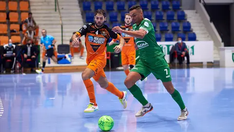 Partido de futbol sala entre Osasuna Xota - Burela Lugo jugado en el pabellón Anaitasuna de Pamplona. MIGUEL OSÉS