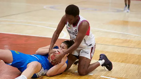 El FNB Ardoi de la Liga Femenina 2 de baloncesto recibe en casa al Azkoitia Azpeitia ISB en la cuarta jornada de liga. PABLO LASAOSA