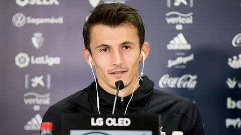 Ante Budimir en la rueda de prensa telemática donde ha sido presentado en Tajonar. CA Osasuna.