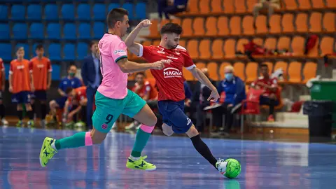 Osasuna Xota se enfrenta al FC Barcelona en el Pabellón Anaitasuna de Pamplona. MIGUEL OSÉS