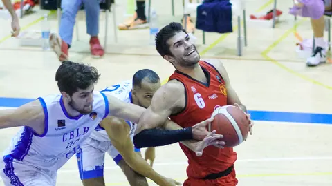 El bBasket Navarra se enfrenta al Torrons Vicens Hospitalet en Pamplona. PABLO LASAOSA