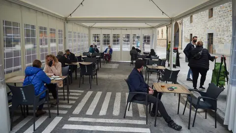 Las terrazas reabren tras mas de un mes cerradas debido a la segunda ola del coronavirus. MIGUEL OSÉS