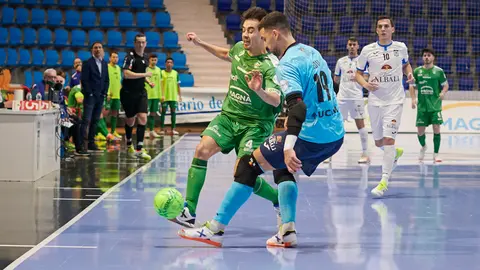 El C.A. Osasuna Magna se enfrenta al Viña Albali Valdepeñas en Pamplona. PABLO LASAOSA