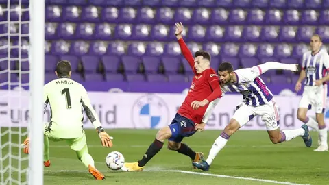 Ocasión de Budimir detenida por Masip, portero del Valladolid OSASUNA