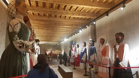 Una de las comparsas expuesta en Civivox Condestable de Pamplona. AYUNTAMIENTO DE PAMPLONA