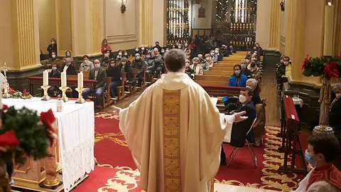 Celebración de la primera Misa del peldaño de la “Escalera” de San Fermín en honor a las personas contagiadas de covid 19. PABLO LASAOSA
