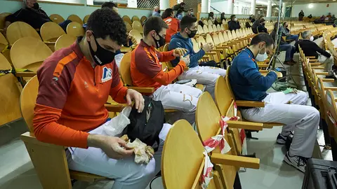 Elezkano y Zabaleta se enfrentan a Peña y Albisu en el frontón Labrit de Pamplona. PABLO LASAOSA