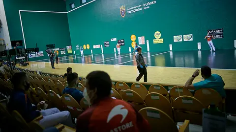 Partido entre Jaka-Martija y Olaizola-Rezusta en el frontón Labrit. PABLO LASAOSA.