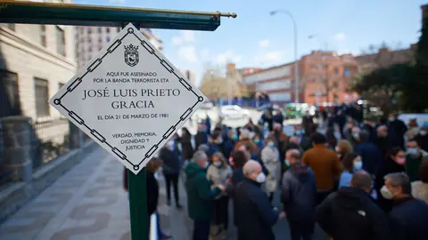 El Ayuntamiento de Pamplona y ANVITE continuan con la colocación de las placas conmemorativas, como recuerdo, reconocimiento y dignificacion de las víctimas que asesinó la banda terrorista ETA. MIGUEL OSÉS