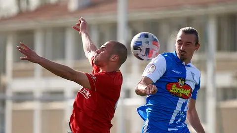 Partido entre Osasuna Promesas y Sociedad Deportiva Ejea jugado en las instalaciones de Tajonar. MIGUEL OSÉS