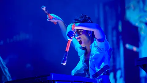 El grupo Mayumana durante la actuación en el Navarra Arena. PABLO LASAOSA