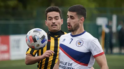 La Mutilvera se enfrenta al Barakaldo en Pamplona. PABLO LASAOSA