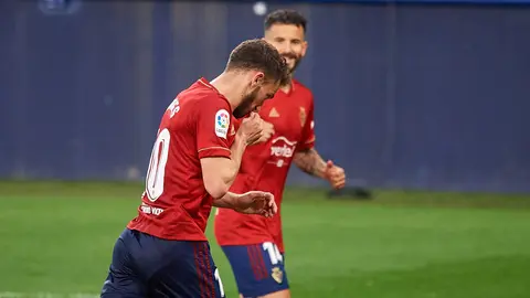 Partido entre Osasuna y Valencia correspondiente a la jornada número 31 de La Liga de futbol disputado en el estadio de El Sadar de Pamplona. MIGUEL OSÉS