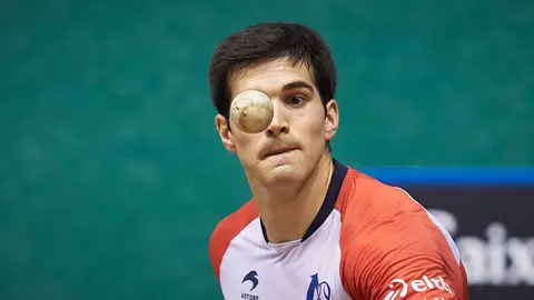 Zabaleta y Arteaga se enfrentan en el frontón Labrit de Pamplona. PABLO LASAOSA