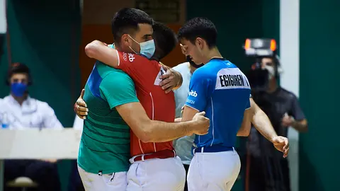 Etxeberria se enfrenta a Egiguren en la final manomanista de Segunda. PABLO LASAOSA