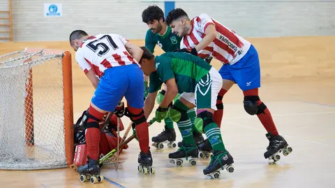 Partido entre UDC Rochapea y Urdaneta por la fase de ascenso a Liga Ok Plata de hockey patines. MIGUEL OSÉS
