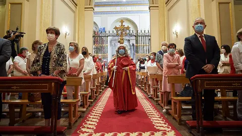 Misa solemne en honor a San Fermín presidida por el arzobispo de Pamplona, Francisco Pérez. PABLO LASAOSA