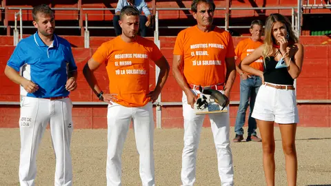 Los Recortadores Veteranos de Navarra actuaron en Marcilla en un festejo solidario en favor de la Asociación de Esclerosis Múltiple de Navarra. AMAYA LUQUI