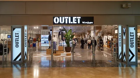 Apertura del nuevo Outlet de El Corte Inglés en el centro comercial Itaroa. MIGUEL OSÉS