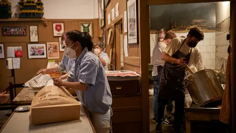 La churrería de La Mañueta abre por primera vez desde que empezó la pandemia del coronavirus. PABLO LASAOSA