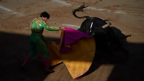 Corrida de toros en Sangüesa con animales de la ganadería de Los Derramaderos para los diestros Sánchez Vara, Esaú Fernández y El Adoureño. MIGUEL OSÉS