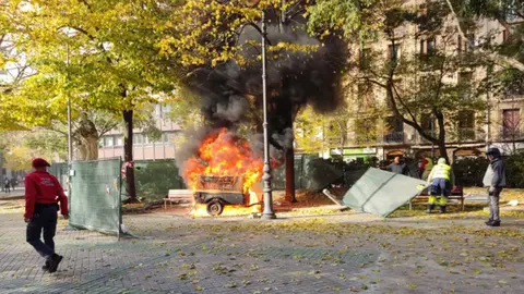 Incendio provocado por una máquina en el Paseo de Sarasate de Pamplona. NAVARRACOM