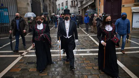 La Corporación municipal del Ayuntamiento de Pamplona acude a la misa en honor de San Saturnino. MIGUEL OSÉS