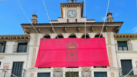 Una gran bandera de Navarra preside la Casa del Reloj en Tudela. CEDIDA
