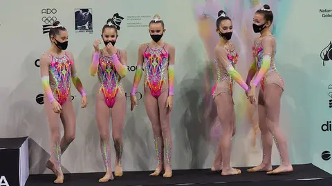 El equipo navarro júnior de Alaia ha quedado tercero en la final por aparatos de aros y cintas en el Campeonato de España de Gimnasia Rítmica celebrado en el Navarra Arena de Pamplona. IÑIGO ALZUGARAY