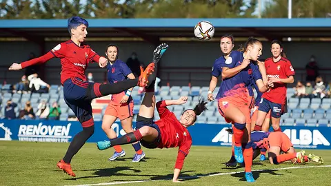 Osasuna femenino se enfrenta al Atlético Madrid B en las instalaciones de Tajonar. PABLO LASAOSA
