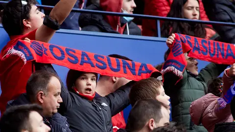 La grada de El Sadar durante el partido de La Liga Santander entre Osasuna y Villarreal. IÑIGO ALZUGARAY