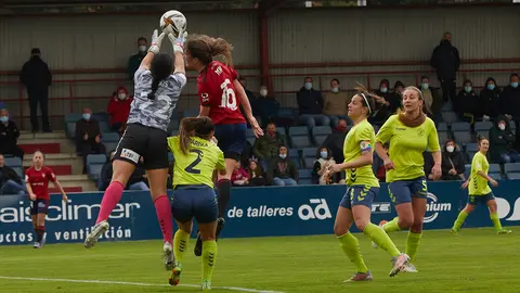 Partido de la Segunda División Femenina de Fútbol entre Osasuna y Levante Las Planas disputado en las instalaciones de Tajonar. IÑIGO ALZUGARAY