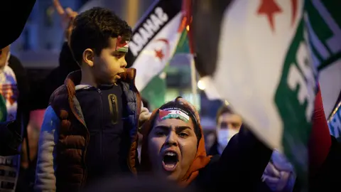 El Movimiento Solidario de apoyo al Pueblo Saharaui en Navarra organiza una concentración en apoyo al pueblo saharaui y en protesta por la decisión del Gobierno Español. IÑIGO ALZUGARAY