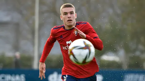 Osasuna Promesas se enfrenta al Cayón en las instalaciones de Tajonar. PABLO LASAOSA