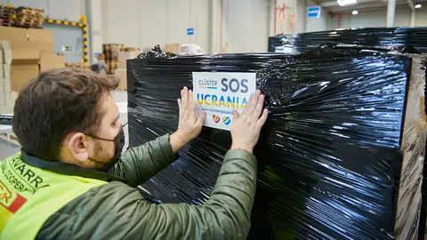 Salida de un convoy de ayuda humanitaria del cluster 'SOS Ucrania' en dirección a la frontera entre Polonia y Ucrania. PABLO LASAOSA