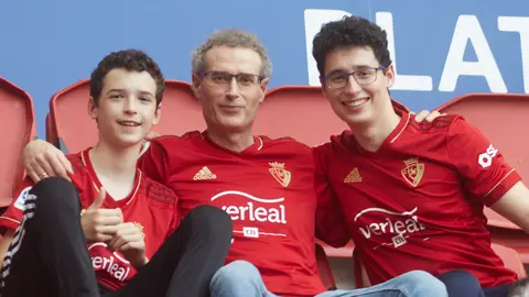 La grada de El Sadar durante el partido de La Liga Santander entre Osasuna y Getafe. IÑIGO ALZUGARAY