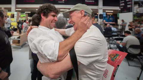 Primer clasificado en la entrega de premios de la V Semana de la Croqueta de Navarra en la Cooperativa de Hostelería de Navarra.