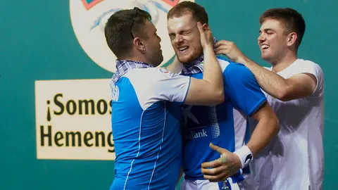 El navarro Unai Laso se ha proclamado campeón del Manomanista de Pelota tras imponerse a Joseba Ezkurdia (7-22) en la final disputada en el Pabellón Navarra Arena. IÑIGO ALZUGARAY