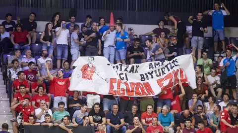 Las gradas del Navarra Arena durante la final del Manomanista de Pelota en la que Unai Laso ha vencido a Joseba Ezkurdia (7-22). IÑIGO ALZUGARAY
